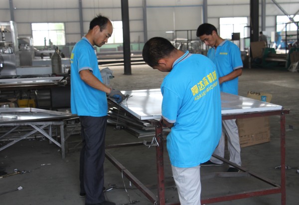 成人看片免费設備工人生產車間線展示